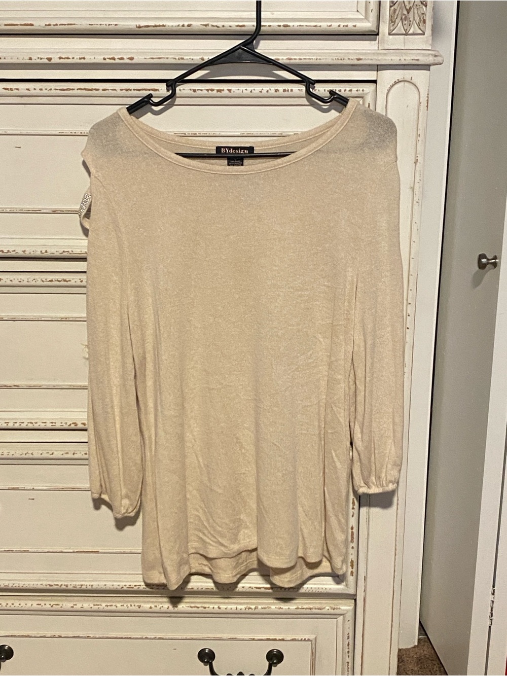 BYdesign Women's Cream Long-Sleeve Scoop Neck Top
